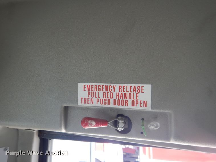 image for item DL0388 2010 Chevrolet Express G4500  shuttle bus