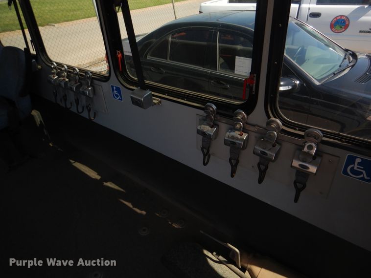 image for item DL0388 2010 Chevrolet Express G4500  shuttle bus