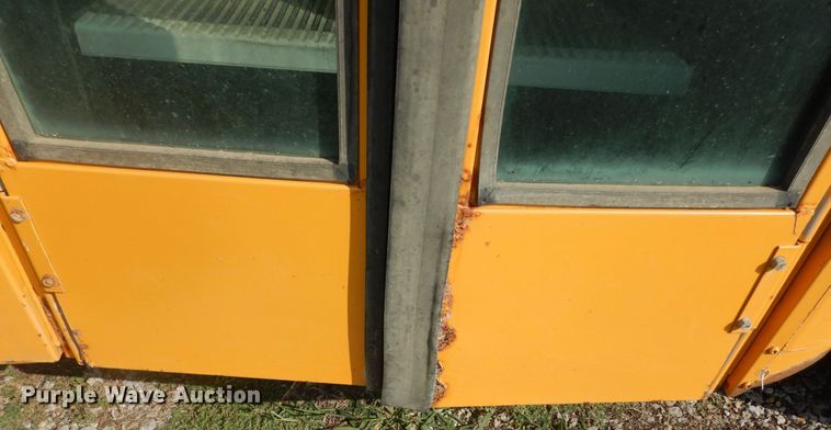 image for item DM3142 2006 Freightliner Thomas  school bus