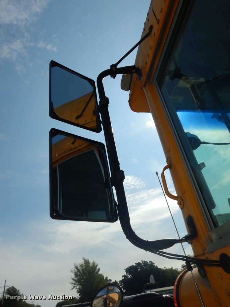 image for item DM3142 2006 Freightliner Thomas  school bus
