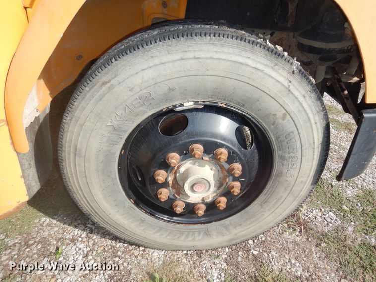 image for item DM3142 2006 Freightliner Thomas  school bus