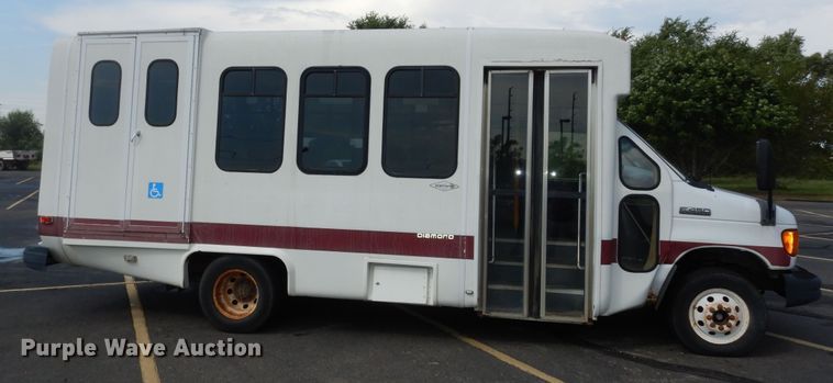 image for item DM3149 2006 Ford E450 Super Duty  shuttle bus