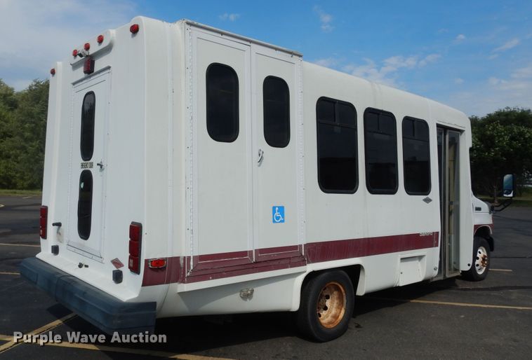 image for item DM3149 2006 Ford E450 Super Duty  shuttle bus