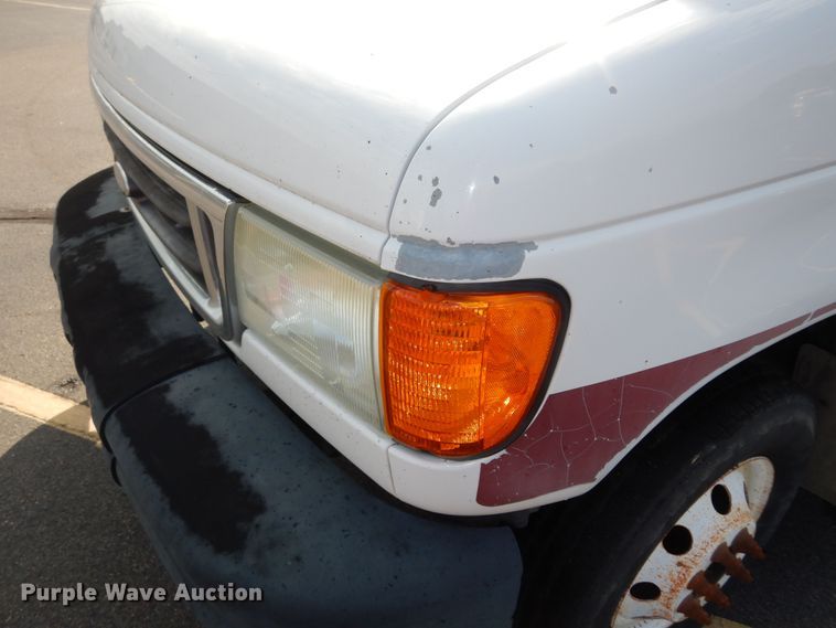 image for item DM3149 2006 Ford E450 Super Duty  shuttle bus