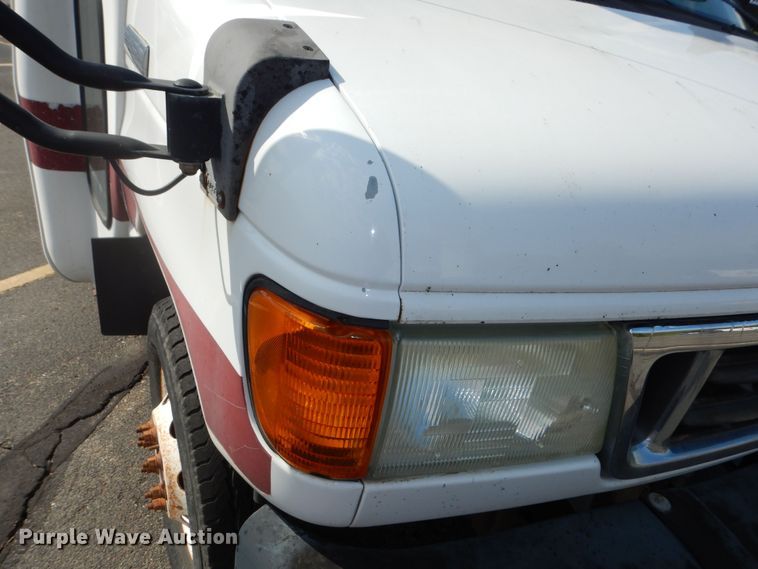image for item DM3149 2006 Ford E450 Super Duty  shuttle bus