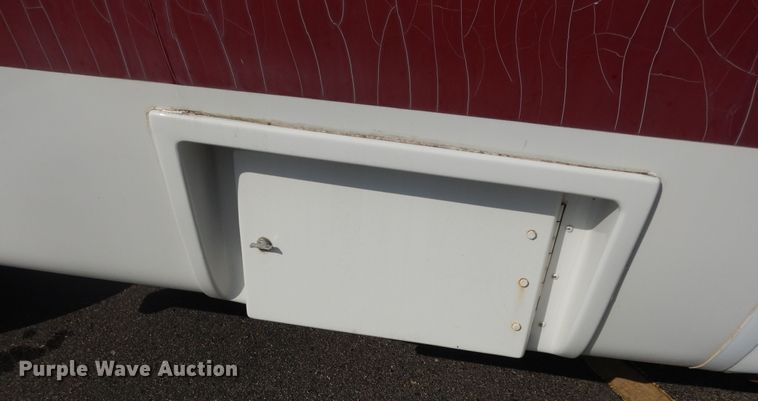 image for item DM3149 2006 Ford E450 Super Duty  shuttle bus