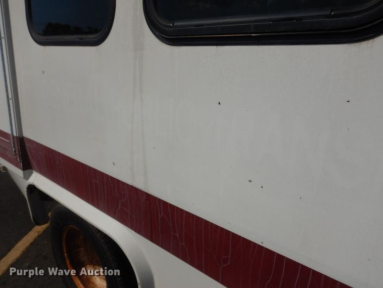 image for item DM3149 2006 Ford E450 Super Duty  shuttle bus