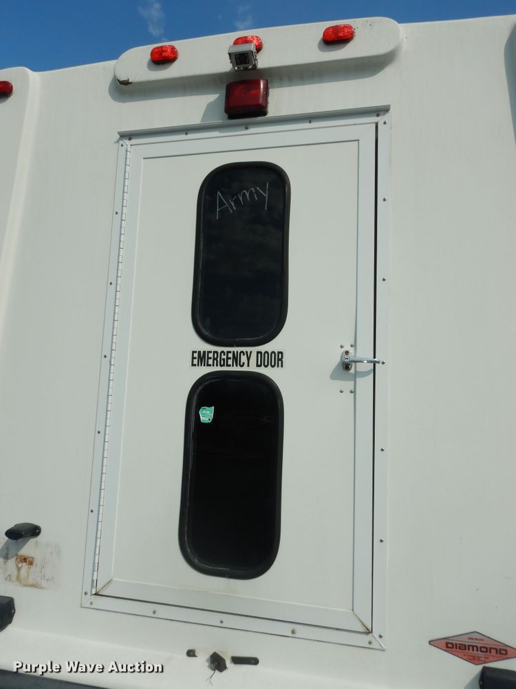 image for item DM3149 2006 Ford E450 Super Duty  shuttle bus