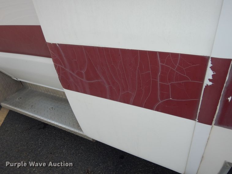 image for item DM3149 2006 Ford E450 Super Duty  shuttle bus