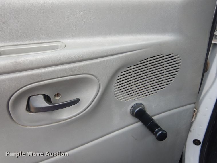 image for item DM3149 2006 Ford E450 Super Duty  shuttle bus