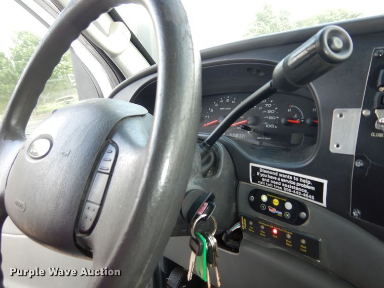 image for item DM3149 2006 Ford E450 Super Duty  shuttle bus