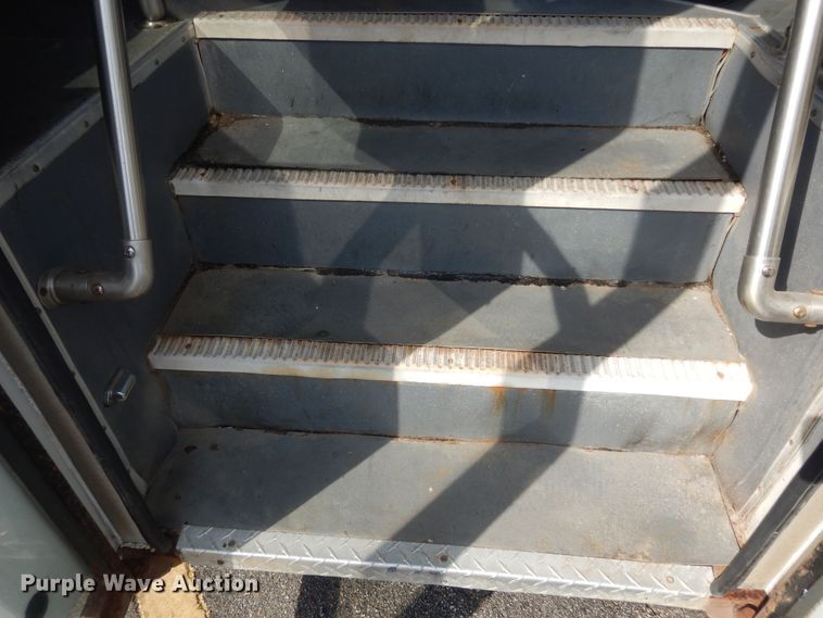 image for item DM3149 2006 Ford E450 Super Duty  shuttle bus