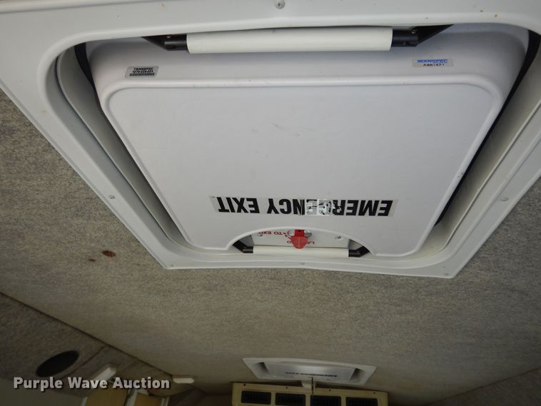 image for item DM3149 2006 Ford E450 Super Duty  shuttle bus