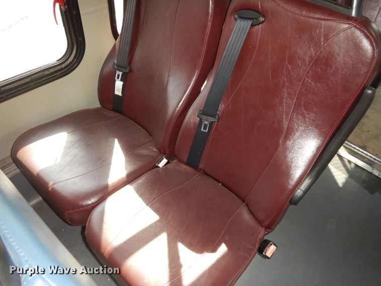 image for item DM3149 2006 Ford E450 Super Duty  shuttle bus