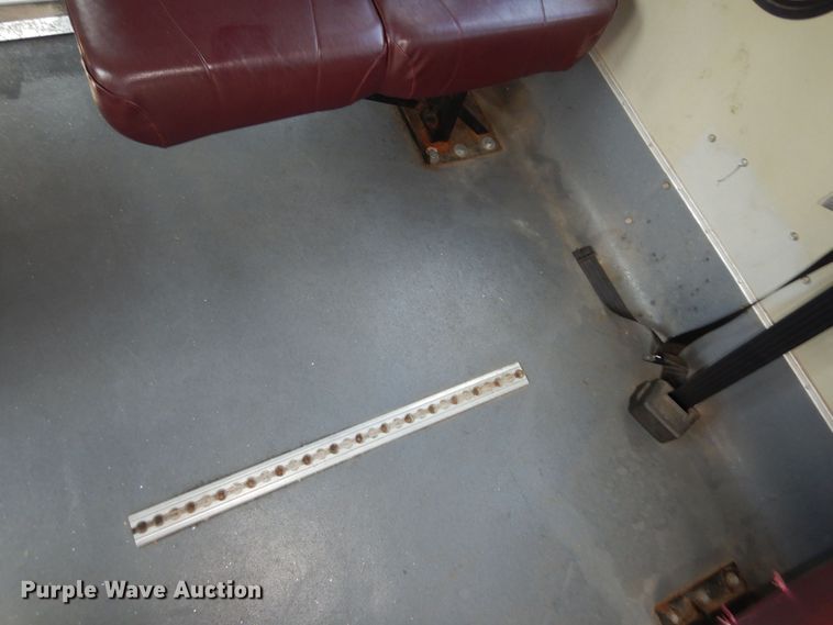 image for item DM3149 2006 Ford E450 Super Duty  shuttle bus