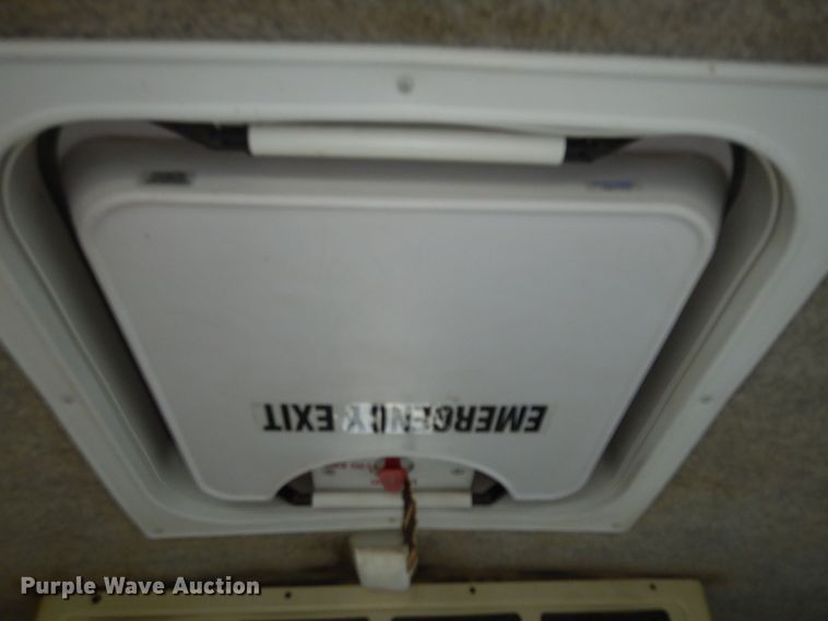 image for item DM3149 2006 Ford E450 Super Duty  shuttle bus