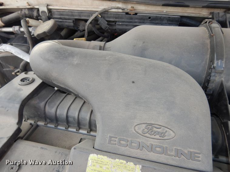 image for item DM3149 2006 Ford E450 Super Duty  shuttle bus