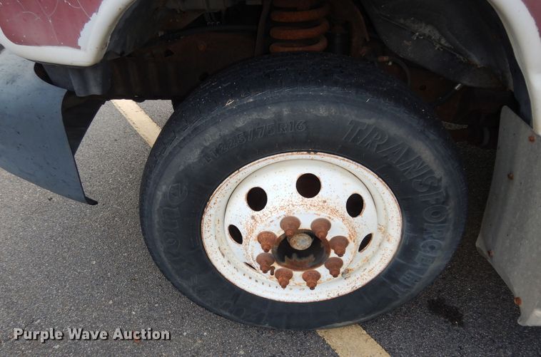 image for item DM3149 2006 Ford E450 Super Duty  shuttle bus