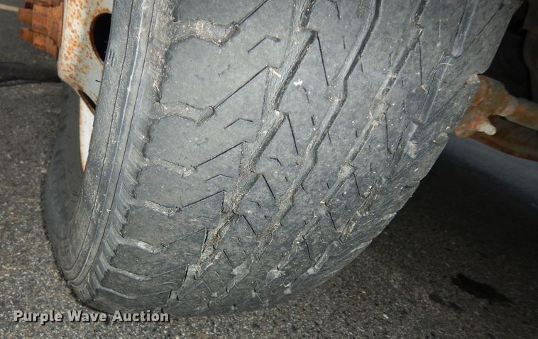 image for item DM3149 2006 Ford E450 Super Duty  shuttle bus