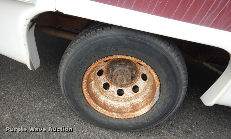 image for item DM3149 2006 Ford E450 Super Duty  shuttle bus