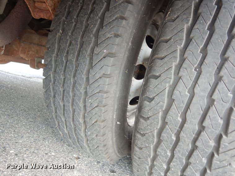 image for item DM3149 2006 Ford E450 Super Duty  shuttle bus