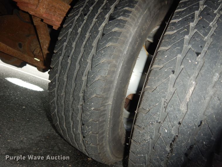 image for item DM3149 2006 Ford E450 Super Duty  shuttle bus