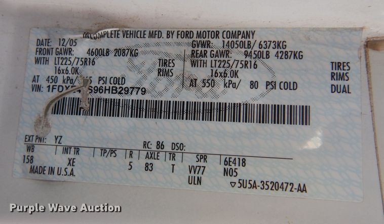 image for item DM3149 2006 Ford E450 Super Duty  shuttle bus