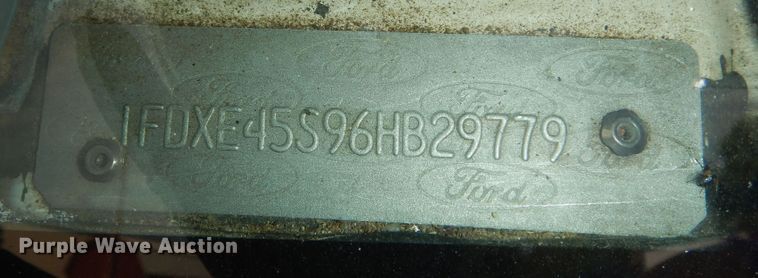 image for item DM3149 2006 Ford E450 Super Duty  shuttle bus