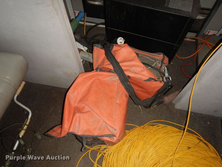 image for item DM3152 2006 Ford E450  office van