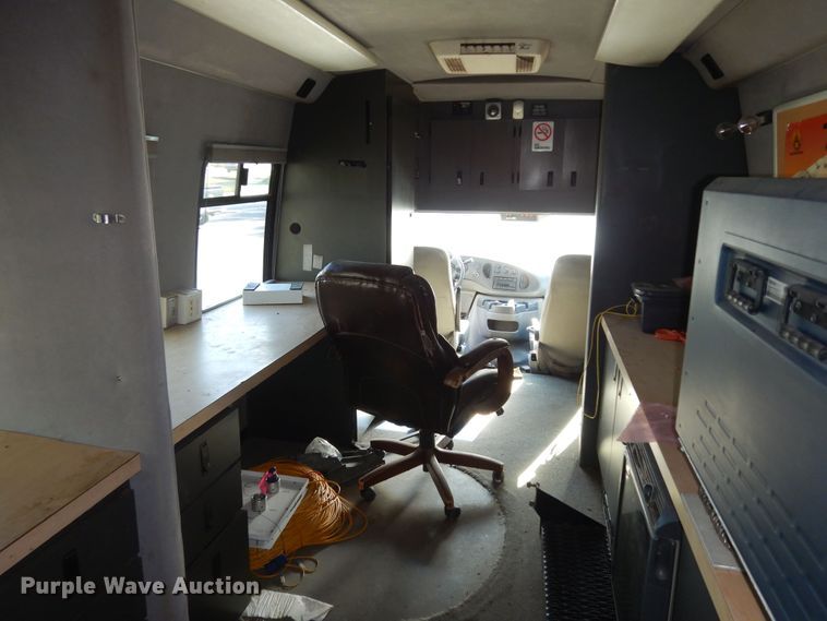 image for item DM3152 2006 Ford E450  office van