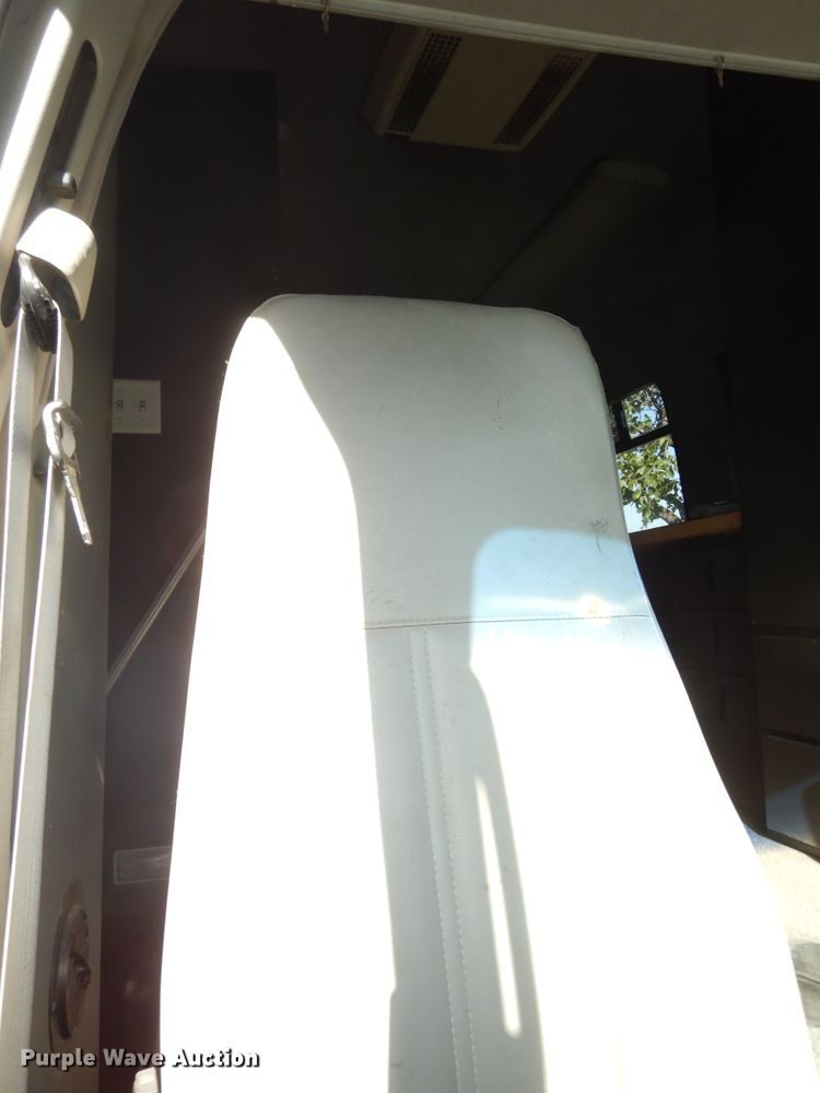 image for item DM3152 2006 Ford E450  office van