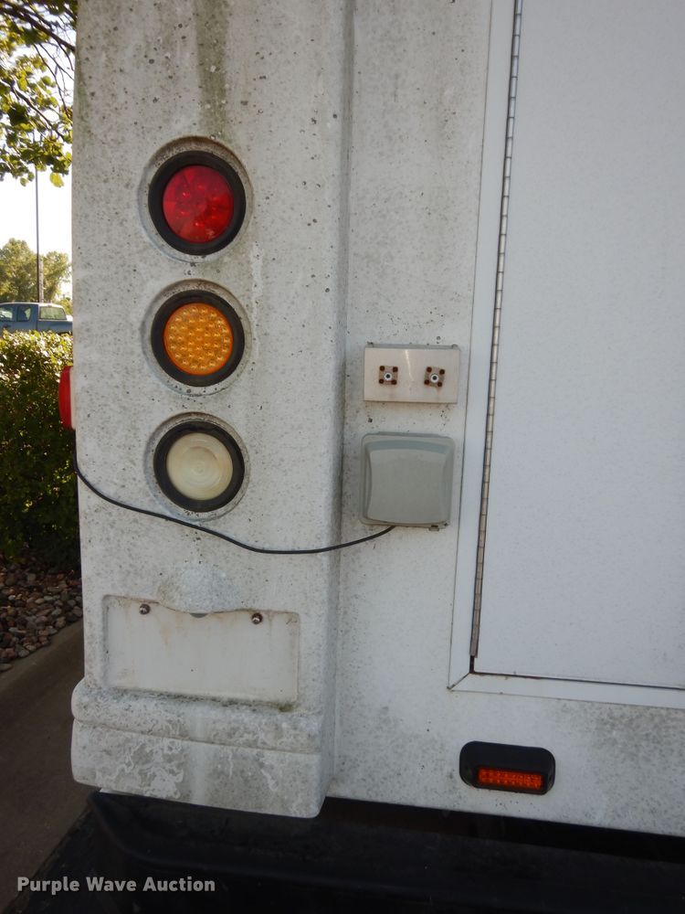 image for item DM3152 2006 Ford E450  office van