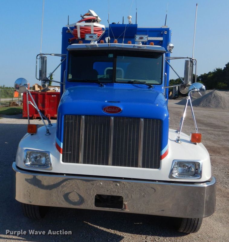 image for item DO1564 2004 Peterbilt 330  satelite broadcasting truck