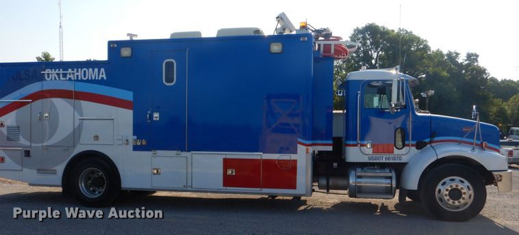 image for item DO1564 2004 Peterbilt 330  satelite broadcasting truck