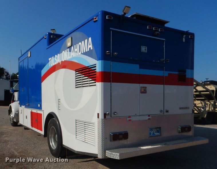 image for item DO1564 2004 Peterbilt 330  satelite broadcasting truck