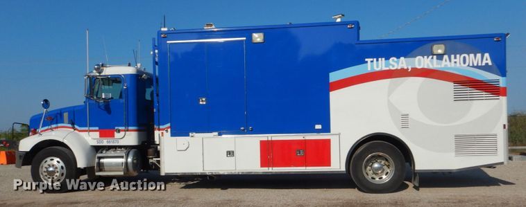 image for item DO1564 2004 Peterbilt 330  satelite broadcasting truck