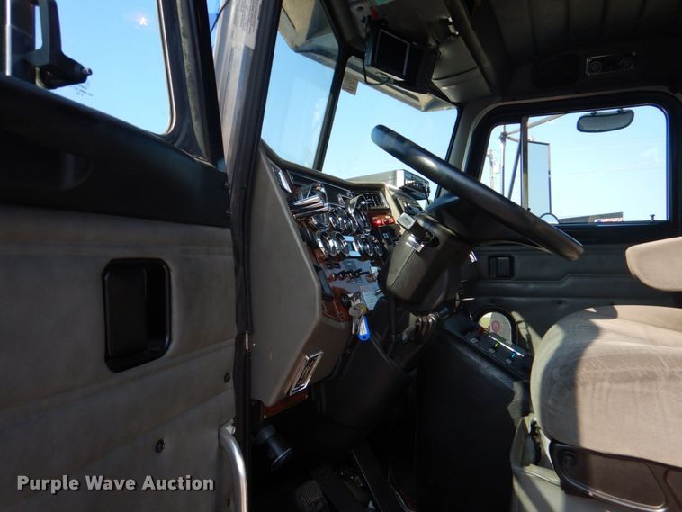 image for item DO1564 2004 Peterbilt 330  satelite broadcasting truck