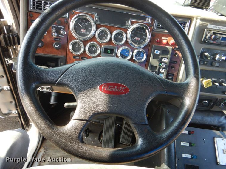 image for item DO1564 2004 Peterbilt 330  satelite broadcasting truck