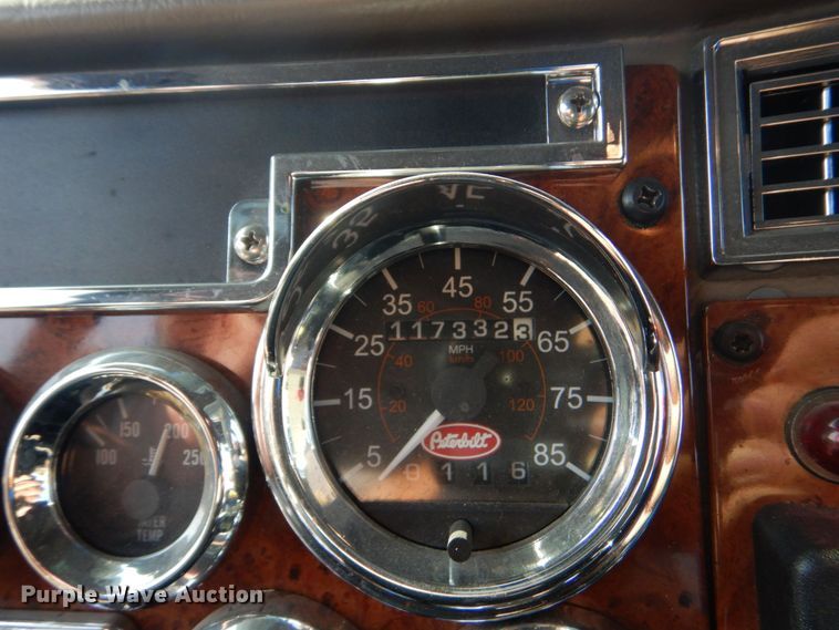 image for item DO1564 2004 Peterbilt 330  satelite broadcasting truck