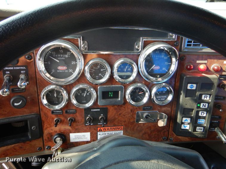 image for item DO1564 2004 Peterbilt 330  satelite broadcasting truck