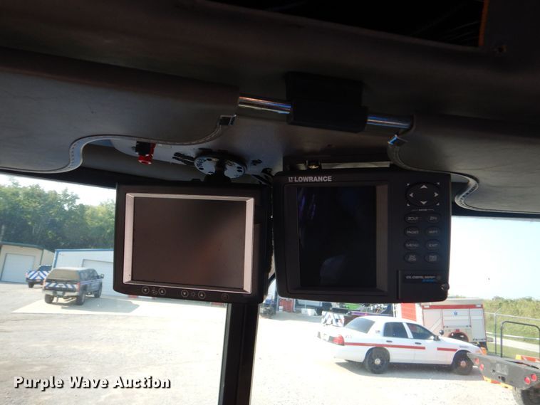 image for item DO1564 2004 Peterbilt 330  satelite broadcasting truck