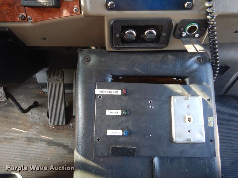 image for item DO1564 2004 Peterbilt 330  satelite broadcasting truck