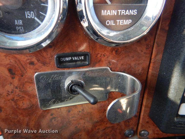 image for item DO1564 2004 Peterbilt 330  satelite broadcasting truck