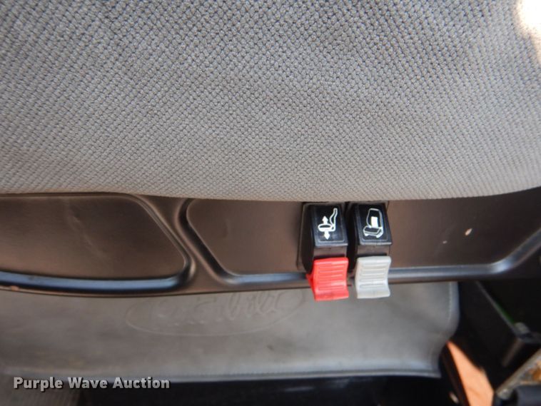 image for item DO1564 2004 Peterbilt 330  satelite broadcasting truck