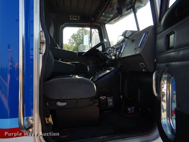 image for item DO1564 2004 Peterbilt 330  satelite broadcasting truck