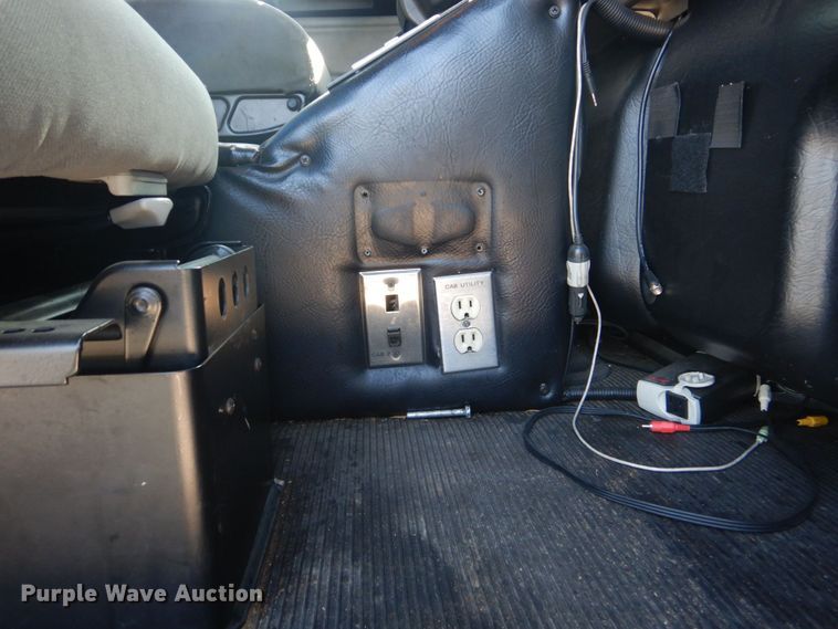 image for item DO1564 2004 Peterbilt 330  satelite broadcasting truck