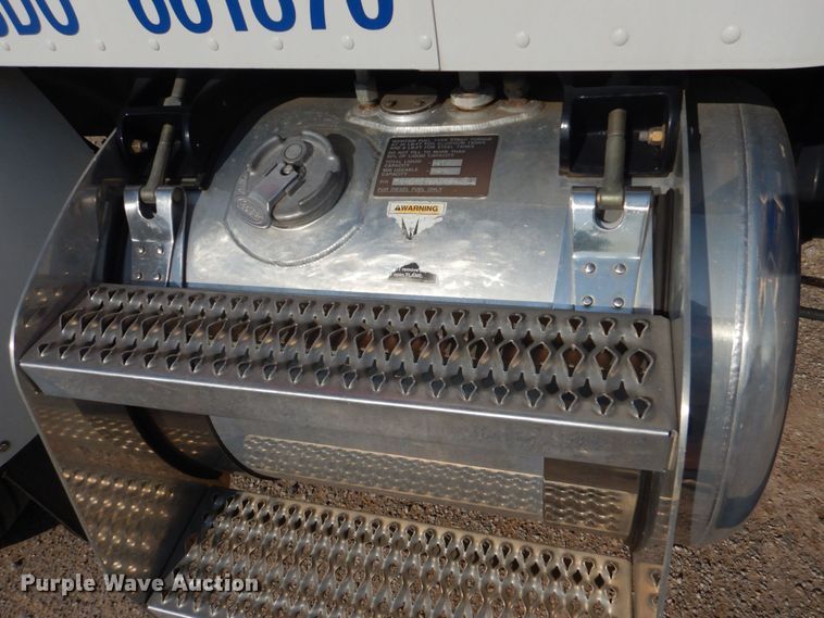 image for item DO1564 2004 Peterbilt 330  satelite broadcasting truck