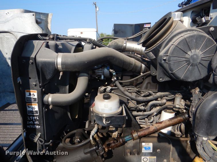 image for item DO1564 2004 Peterbilt 330  satelite broadcasting truck