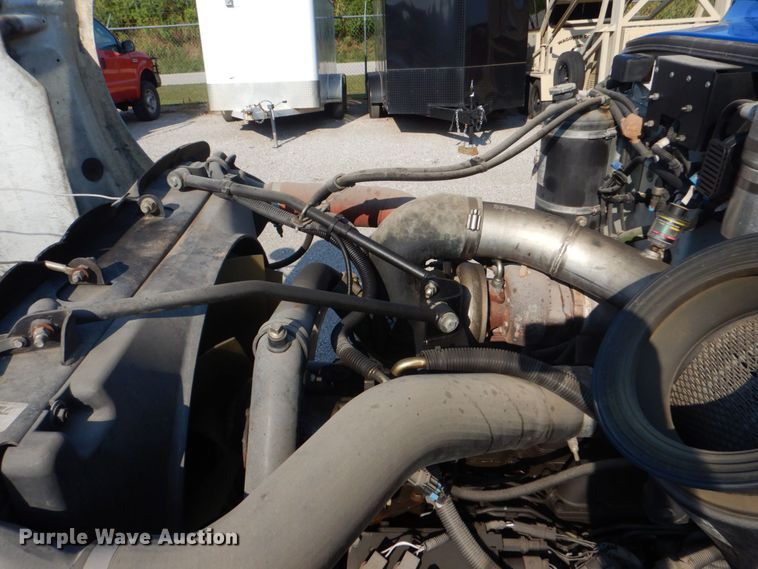 image for item DO1564 2004 Peterbilt 330  satelite broadcasting truck