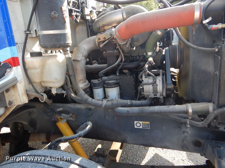 image for item DO1564 2004 Peterbilt 330  satelite broadcasting truck